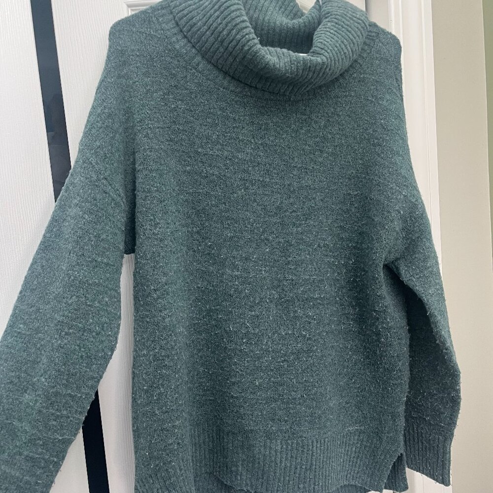 Green Old Navy Sweater M